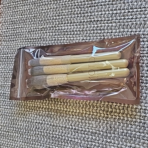 MOTD Cosmetics Gold Goddess Brush Set. NEW - Picture 2 of 3